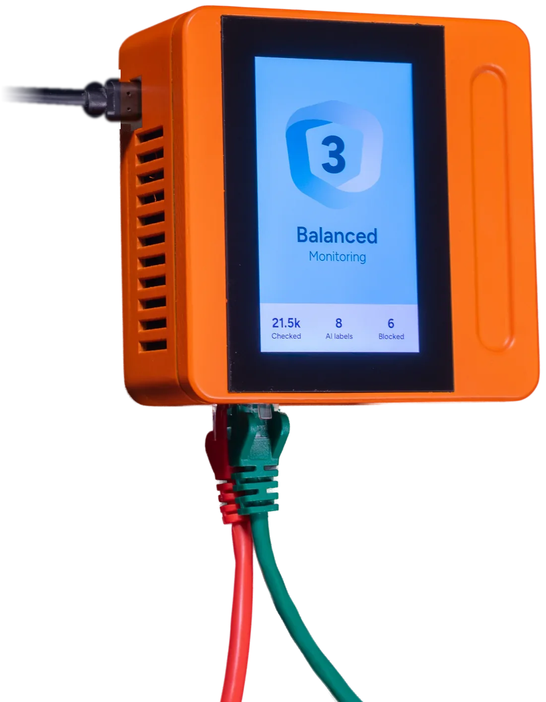 De oranje Semek-box: het scherm toont beschermingsniveau 3, Balanced; een rode kabel brengt het internet binnen en een groene kabel voert het gecontroleerde verkeer weer af